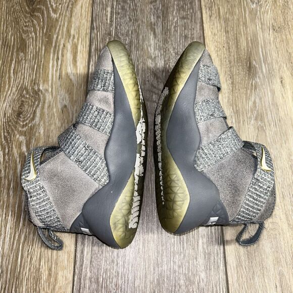 Nike Lebron Soldier Gray Platinum Youth Size 10.5C 918368-010 Basketball Shoes - Picture 9 of 11